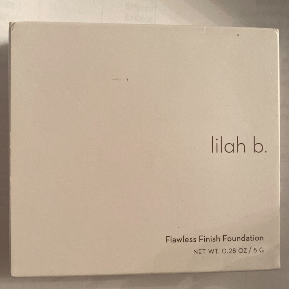 Lilah b. Flawless Finish Foundation 8g b. Natural colour new in box